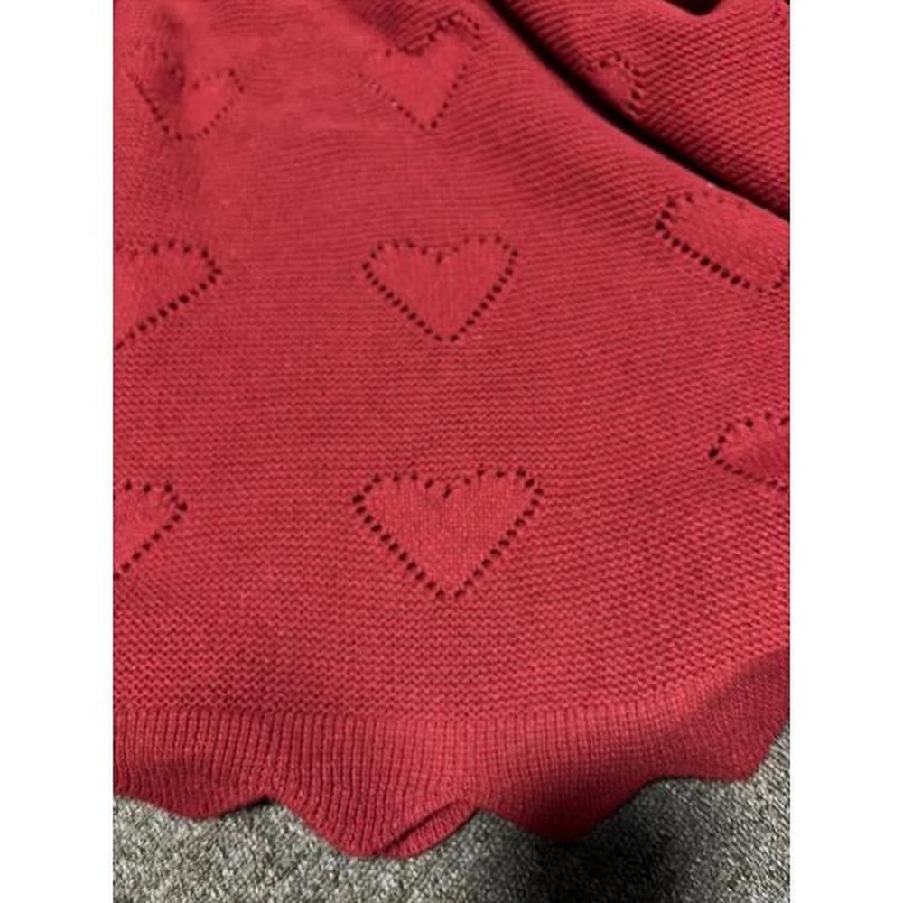 Threshold scalloped red with hearts knit 50X60 throw blanket
